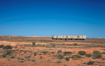 ロードトレイン, 車